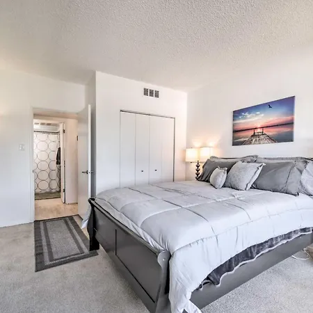 Modern City Condo Close To Downtown Phoenix!